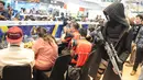 Suasana kompetisi NXL Mobile Esports Cup 2019 di lantai dasar Mangga Dua Mall, Jakarta, Minggu (17/3). NXL menghadirkan turnamen offline untuk menantang kemampuan para gamer, khususnya di game Mobile Legends dan PUBG Mobile. (Liputan6.com/Herman Zakharia)