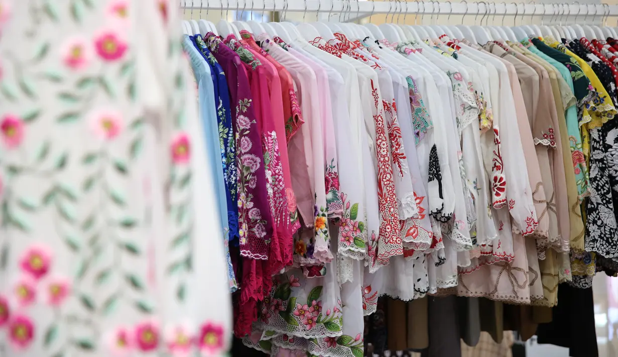 Roemah Kebaya Vielga didirikan pada tahun 2011, dengan fokus pada bordir manual yang banyak ditemukan di daerah Payakumbuh. [Adrian Putra/Fimela]