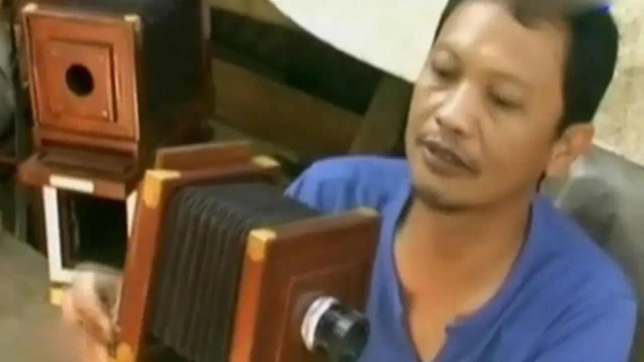Kamera Lawas Antik dari Kayu Buatan Jember