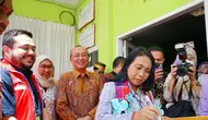 Menteri PPPA RI, I Gusti Ayu Bintang Darmawati berkesempatan mengunjungi Kelompok Wanita Nelayan Fatimah Azzahra binaan Pertamina di Makassar.