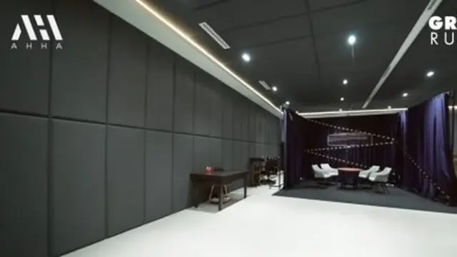 Deddy Corbuzier dan studio mewahnya (YouTube/AH)