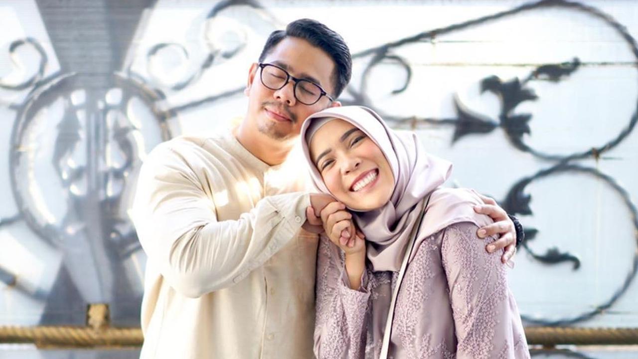 [Fimela] Fitri Tropica dan suami