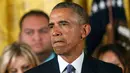 Presiden AS Barack Obama memaparkan langkah yang akan diambil pemerintahannya untuk mengurangi kekerasan senjata di Gedung Putih, Selasa (5/1). Obama menangis mengingat banyaknya anak-anak yang menjadi korban penembakan massal (REUTERS/ Kevin Lamarque)