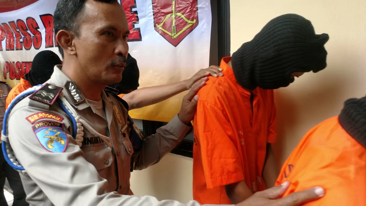 Empat pemuda pengangguran dibekuk unit Reserse Kriminal Polsek Bekasi Selatan.