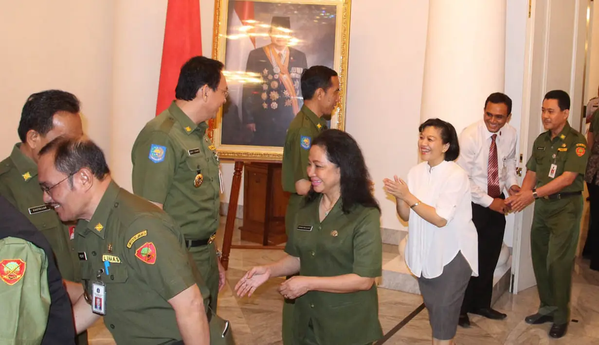 Acara halal bihalal dengan seluruh PNS di lingkungan Pemprov DKI itu dimulai sekitar pukul 8.00 WIB, Jakarta, Senin (4/8/14). (Liputan6.com/Herman Zakharia)