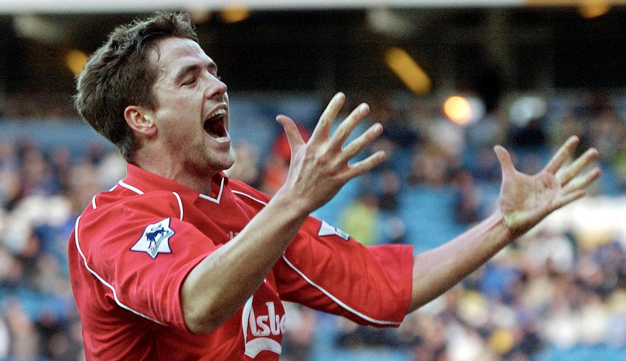 Musim 1997/1998. Pada musim 1997/1998, tiga striker Inggris harus berbagi gelar top skor Liga Inggris karena sama-sama mencetak 18 gol di musim tersebut. Mereka adalah Dion Dublin (Coventry City), Michael Owen (Liverpool) dan Chris Sutton (Blackburn Rovers). Dari ketiganya, Michael Owen berhasil membawa timnya Liverpool finis di tempat yang lebih baik yaitu di posisi ke-3. Ia yang saat itu berusia 18 tahun juga menyabet gelar PFA Young Player of the Year dan pemain terbaik Liga Inggris musim 1997/1998. (AFP/Paul Barker)