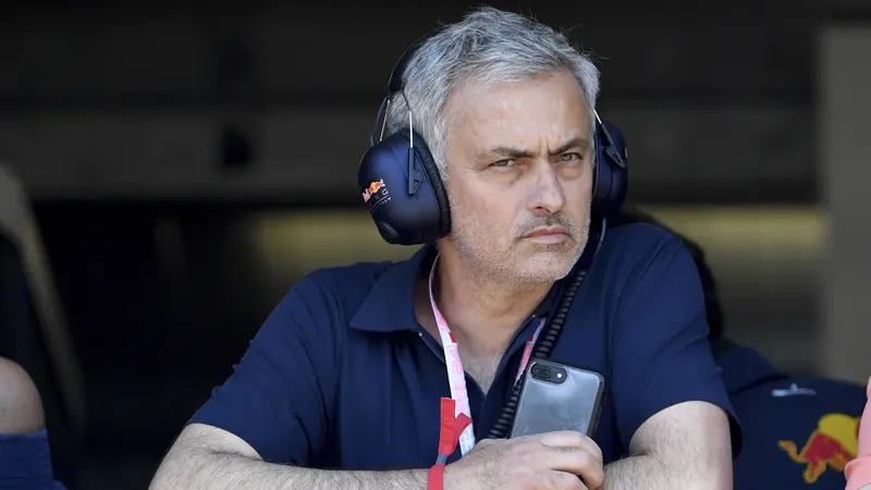 Pelatih Manchester United (MU), Jose Mourinho, menghadiri balapan Formula 1 GP Monaco, pekan lalu. Mourinho dilaporkan akan tetap tinggal di Hotel Lowry.