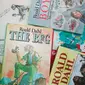 Buku-buku karya penulis buku cerita anak asal Inggris, Roald Dahl. (Dok. Instagram/@roald_dahl/https://www.instagram.com/p/B6XnA68nCrG/?utm_source=ig_web_copy_link).