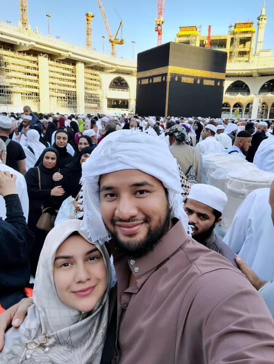 Potret Ammar Zoni dan Irish Bella Jalani Ibadah Umroh ...
