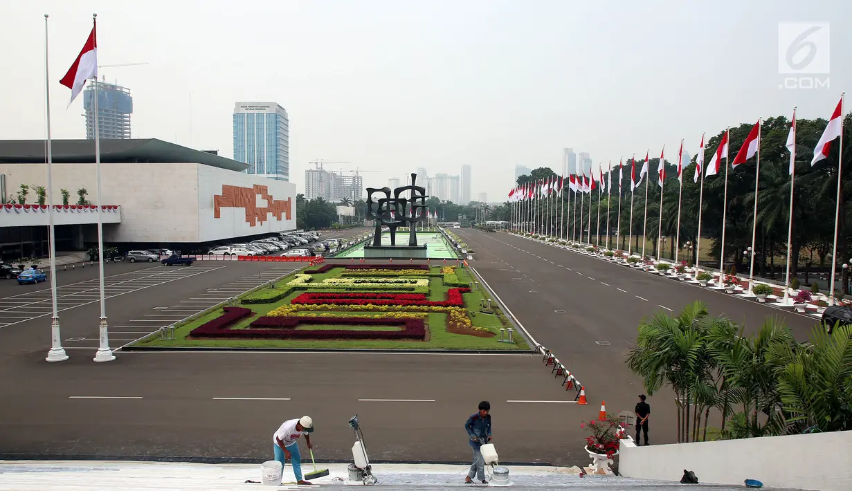 Suasana gedung Parlemen saat dilakukan pembersihan gedung, Senayan, Jakarta, Senin (31/7). Bersih - bersih ini dilakukan tiga bulan sekali untuk perawatan Gedung MPR/DPR/DPD. (Liputan6.com/Johan Tallo)