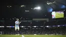 <p>Pemain Manchester City, Kevin de Bruyne merayakan gol yang dicetak oleh Jeremy Doku ke gawang Nottingham Forest pada laga lanjutan Liga Inggris 2024/2025 di Etihad Stadium, Manchester, Inggris, Kamis (05/12/2024). (AP Photo/Martin Rickett)</p>