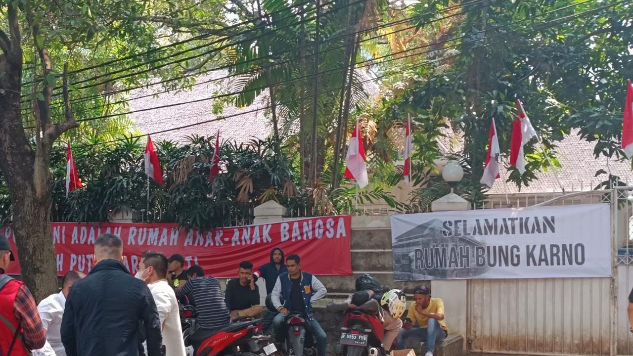 Rumah dengan luas sekira 1.400 meter persegi itu dalam proses ekseskui oleh Pengadilan Negeri Jakarta Selatan.