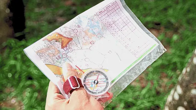 Ilustrasi Orienteering.