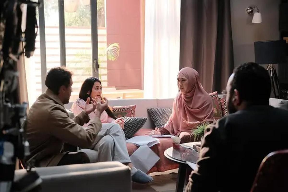 7 Potret Oki Setiana Dewi Main Serial Komedi Mesir, Pakai Bahasa Sunda