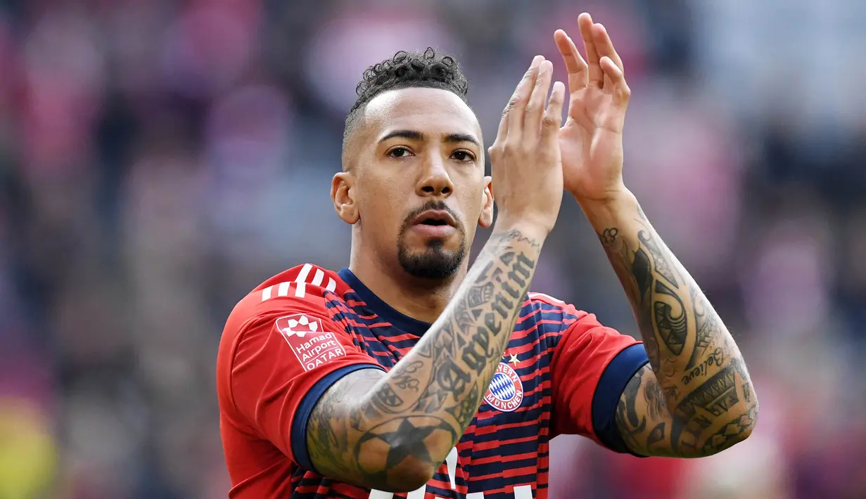 Jerome Boateng - Bek 31 tahun ini merupakan andalan di lini belakang Bayern Munchen. Kedispilinan Boateng menjaga pertahanan menjadi kunci kokohnya Benteng The Bavarians. (AFP/Christof Stache)
