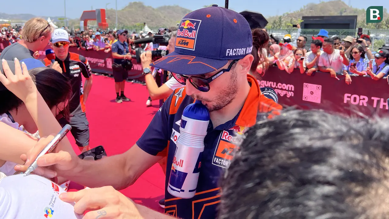 Foto: Melihat Kedekatan Pembalap dan Penggemar di Sirkuit Mandalika dalam Kegiatan MotoGP Hero Walk