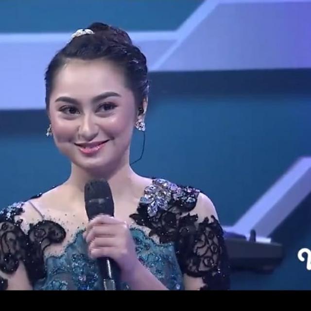 Mengenal Memes Prameswari Sinden Tukul Arwana One Man Show Indosiar Yang Selalu Ceria Showbiz Liputan6 Com
