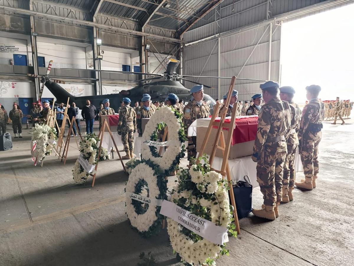 Upacara pelepasan dan penghormatan jenazah 3 personel TNI penjaga perdamaian Indonesia di Bandara Internasional Rafic Hariri, Beirut, Lebanon, pada Kamis (2/4/2026).