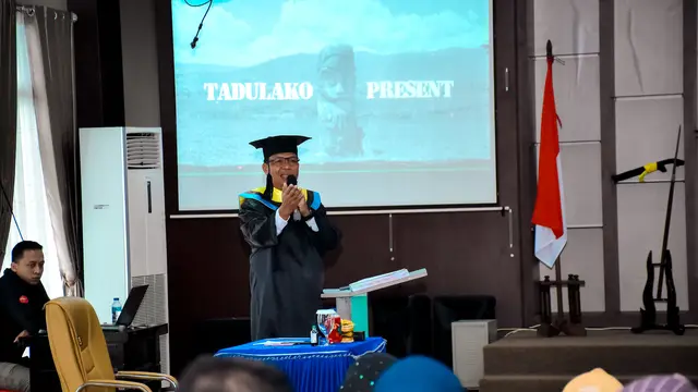 Mayjen TNI Makruf Amin saat memberikan paparan doktoral di Universitas Tadulako, Kota Paulu