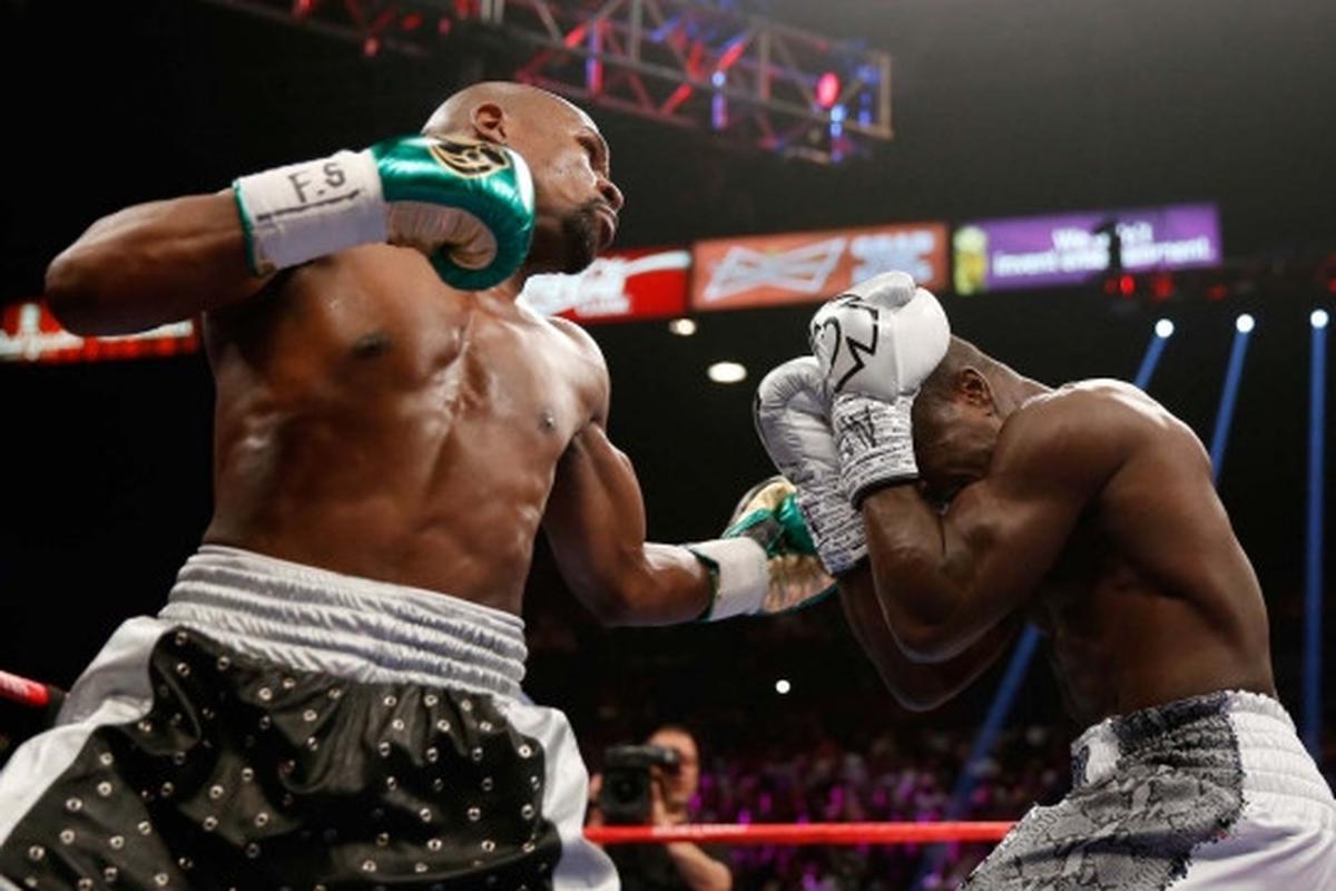 Ini pukulan-pukulan telak Mayweather di wajah Berto