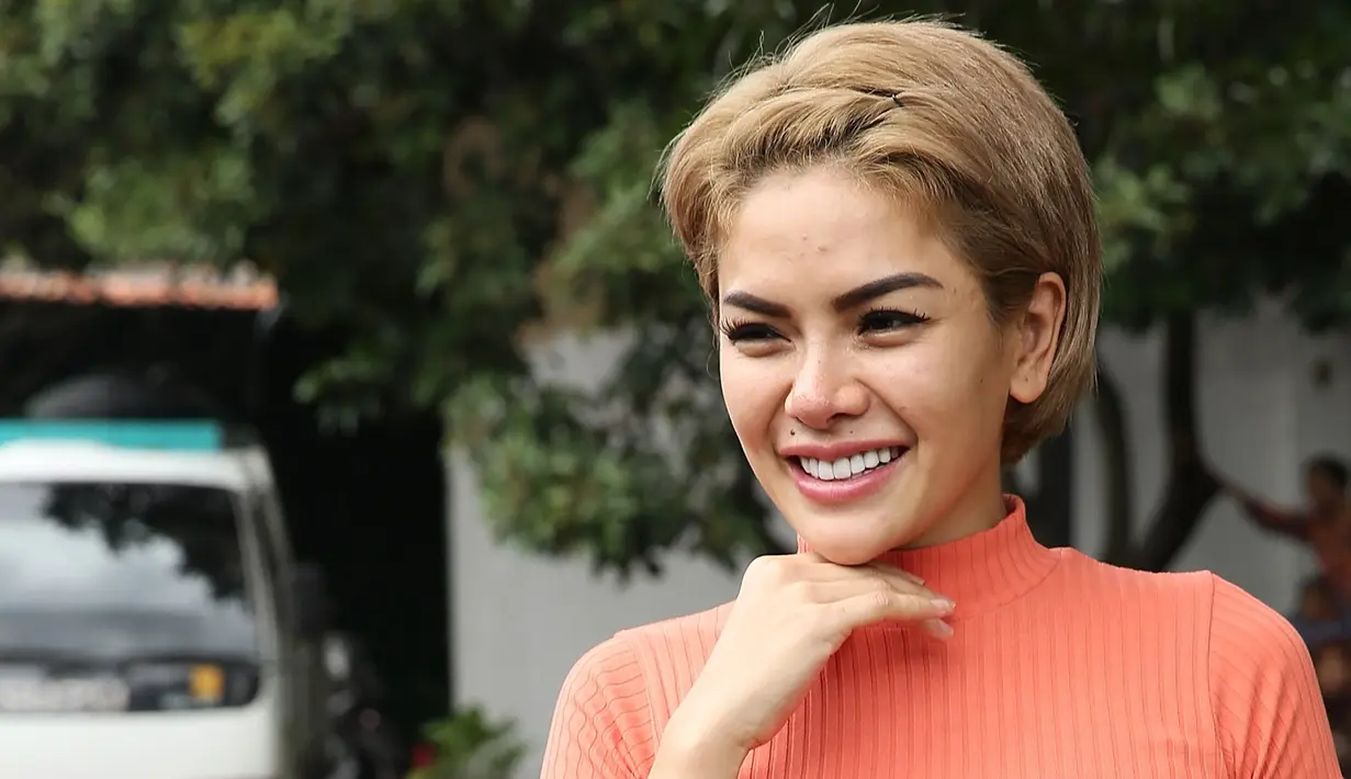 Kisah itu kembali mencuat belum lama ini. Saat hadir menjadi bintang tamu salah satu televisi swasta, Nikita menceritakan pernah dicemburui oleh Mulan Jameela. (Bambang E Ros/Bintang.com)