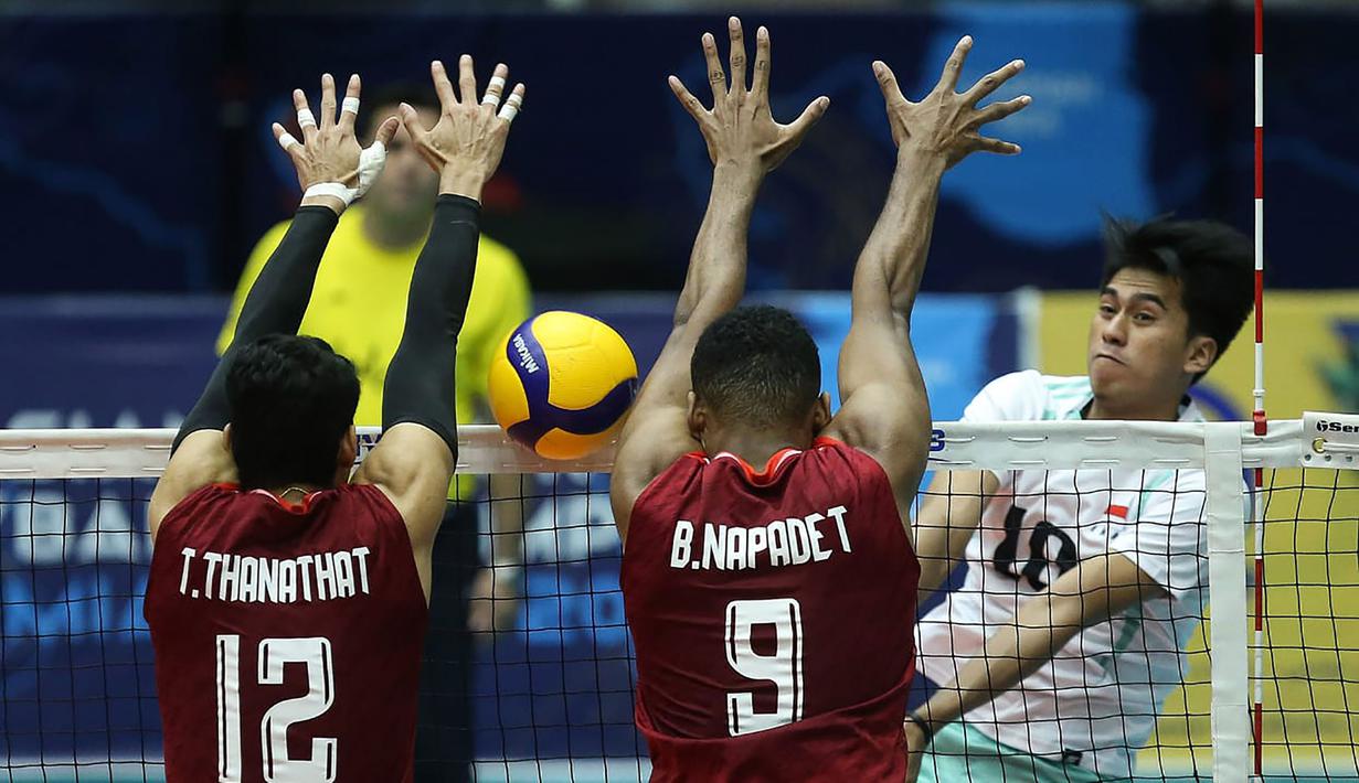 Timnas Voli Putra Indonesia mengakhiri ajang AVC Senior Championship 2023 sebagai yang terbaik di Asia Tenggara setelah memenangi laga perebutan peringkat ke-9 atas Thailand di Hall 2 Ghadir Arena, Urmia, Iran, Sabtu (26/8/2023). Fahri Septian dan kolega menang telak 3-0 (25-21, 25-23, 25-21) atas Thailand yang menjadi musuh bebuyutan di kawasan ASEAN. (AVCVolley)
