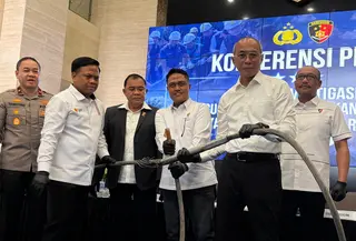 Kabel SUTET yang terputus penyebab Sumatra Blackout. (Liputan6.com/Delvira Hutabarat)