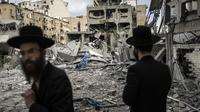 Otoritas Teheran menyebut ratusan rudal ditembakkan ke target-target strategis dan sensitif di Tel Aviv, termasuk kota pelabuhan Haifa pada Senin (16/6/2025) dini hari waktu setempat. (JOHN WESSELS/AFP)
