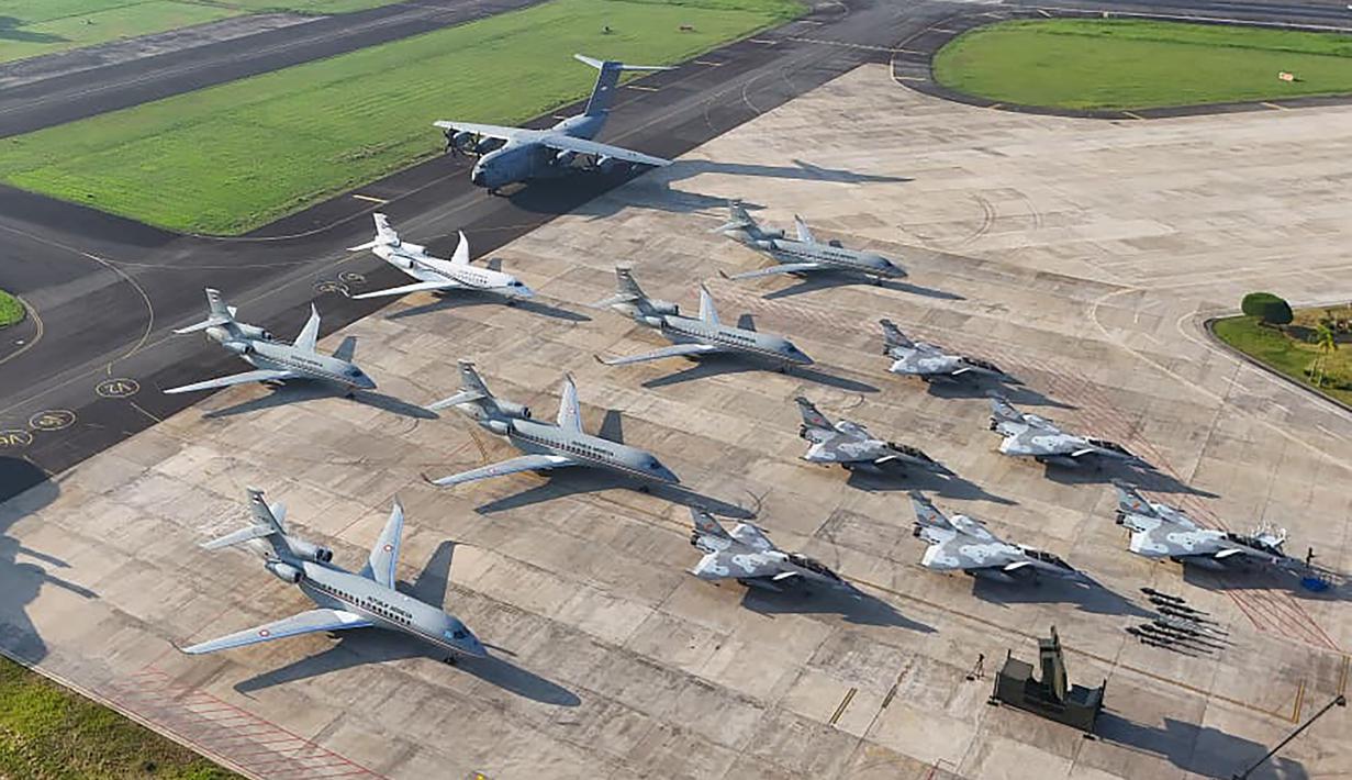 Foto udara memperlihatkan deretan pesawat tempur Rafale, Falcon 8X dan pesawat kargo Airbus A400M MRTT berderet di Pangkalan Udara (Lanud) Halim Perdanakusuma, Jakarta, Senin (18/5/2026). (Biro Pers Sekretariat Presiden)