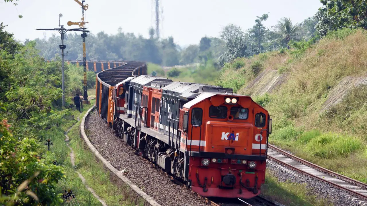 Angkutan logistik dengan kereta api. (Foto: KAI Logistik)