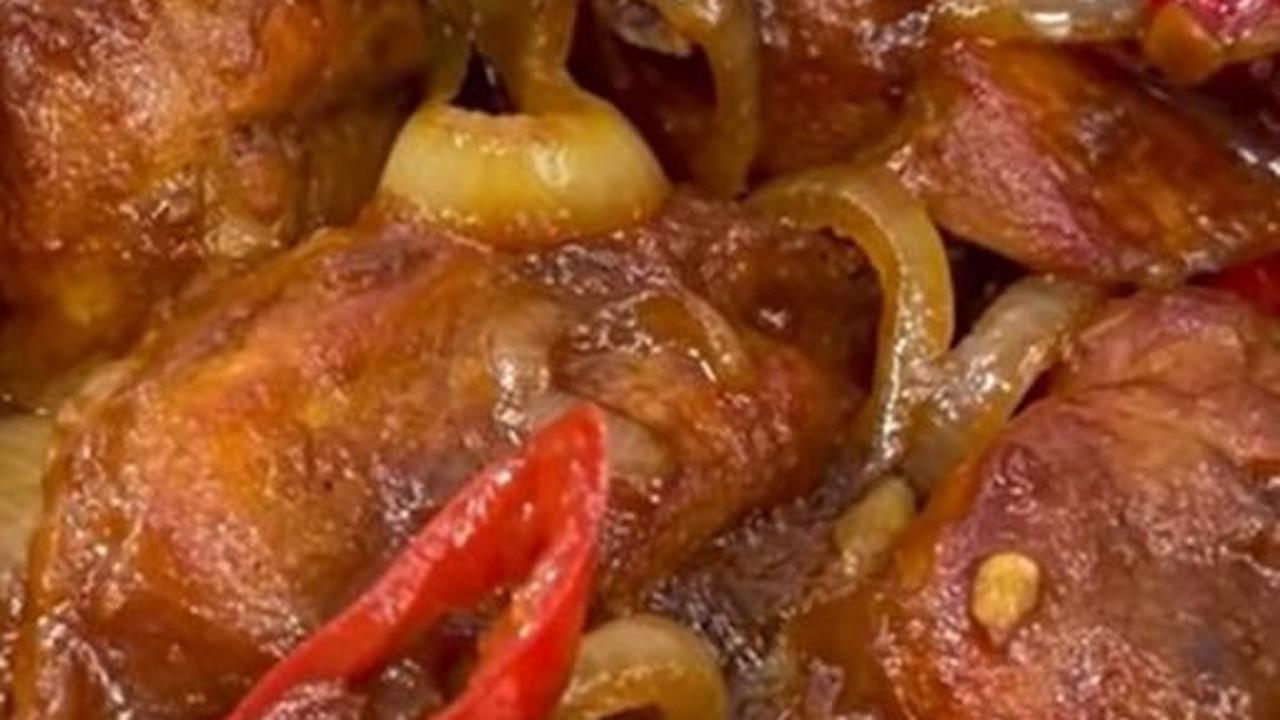 3. Ayam Kecap Bawang Bombay ala Kondangan<br>
