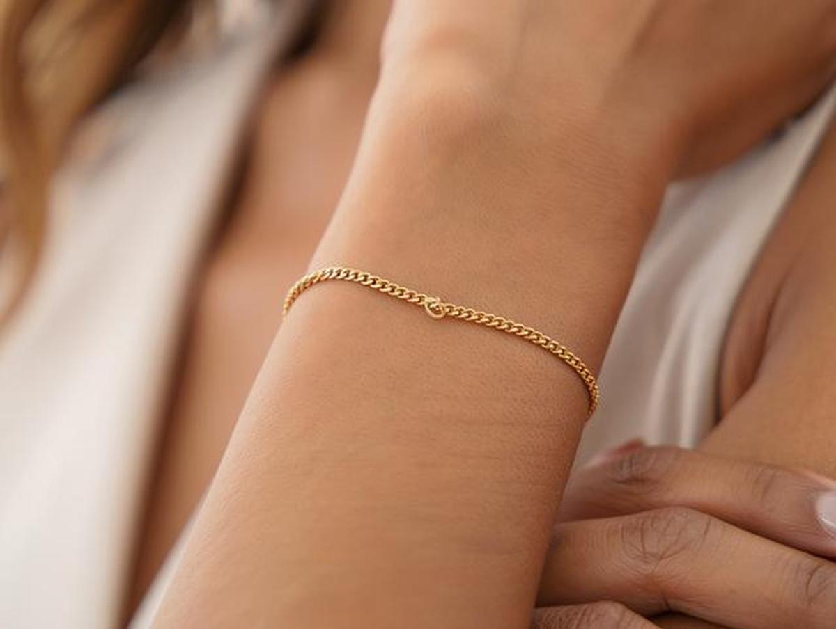 8 Pilihan Gelang Emas Minimalis Tipis tapi Tetap Terlihat Mahal, Tampil Berkelas Setiap Saat