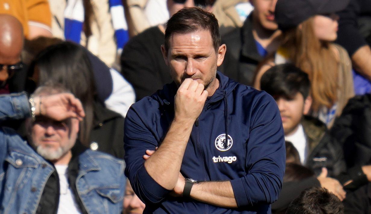 <p>Pelatih Chelsea, Frank Lampard, mengamati permainan anak asuhnya saat melawan Brighton and Hove Albion pada pekan ke-31 Premier League 2022/2023, Sabtu (15/4/2023). Sebelumnya The Blues takluk 0-2 ketika digebuk Real Madrid di Liga Champions dan 0-1 dari Wolves. (AP Photo/Kirsty Wigglesworth)</p>