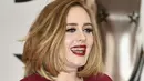 Meskipun itu, banyak orang dan pengunjung toko yang tidak mengetahui identitas Adele. Karena itulah, Adele masih bisa melarikan diri dari kerumunan orang agar menghindari rasa malu. (AFP/Bintang.com)