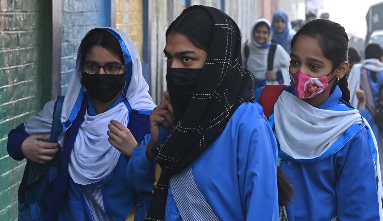 Aktivitas pembelajaran tatap muka kembali diberlakukan menyusul polusi udara yang berbahaya di kota tersebut mulai menurun. (Arif ALI/AFP)