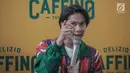 Aktor muda Iqbaal Ramadhan memberikan keterangan saat launching Kopi Caffino di kawasan Jakarta, Selasa ( 9/7/2019). Caffino menggandeng aktor sekaligus musisi muda, Iqbaal Ramadhan sebagai brandambassador. (Liputan6.com/Faizal Fanani)