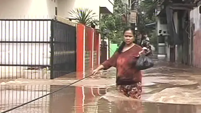 Banjir 1 Meter Terjang Cipinang Melayu