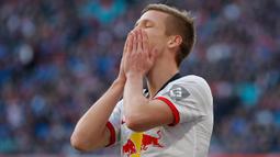 1. Dani Olmo (RB Leipzig)- Gelandang serang berusia 21 tahun ini banyak diminati klub besar Eropa pada bursa transfer Januari lalu. Namun, Dani Olmo melabuhkan hatinya ke RB Leipzig. (AFP/Odd Andersen)