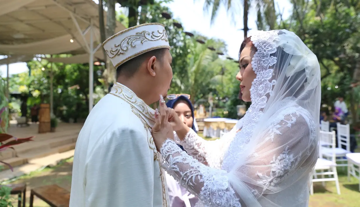 Namun, perjalanan riding menggunakan roda dua itu tidak sendiri. Aiko bersama dengan teman-temannya komunitas motornya. (Nurwahyunan/Bintang.com)