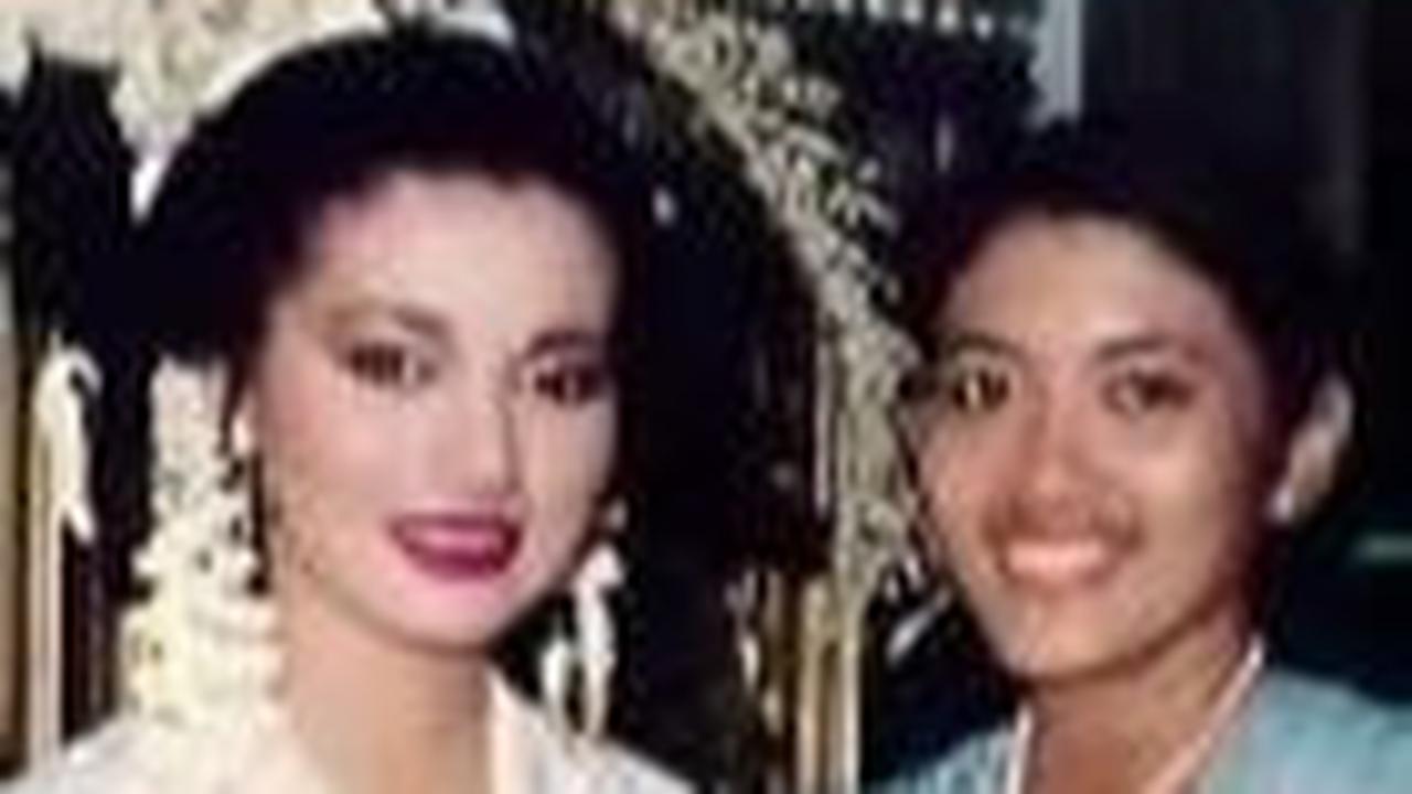 Setelah menjalin hubungan selama sekitar tiga tahun, Marissa Haque dan Ikang Fawzi akhirnya menikah pada tahun 1986. Pernikahan mereka berlangsung dengan cukup mewah pada masanya dan dihadiri oleh sejumlah nama terkenal dari dunia film, termasuk Jajang C.
