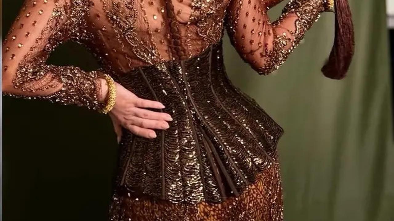 Foto Detail Kebaya Ariel Tatum di Hari Kebaya Nasional 2025, Tampil Elegan