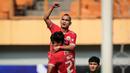 <p>Pemain Persija Jakarta, Riko Simanjuntak melakukan selebrasi setelah mencetak gol ke gawang PSIS Semarang pada laga lanjutan BRI Liga 1 2022/2023 di Stadion Wibawa Mukti, Cikarang, Kamis (16/03/2023). (Bola.com/Bagaskara Lazuardi)</p>