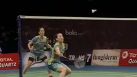 Pasangan Korea, Chang Ye Na/Lee So Hee kalah dari pasangan China, Chen Qingchen/Jia Yifan di final Indonesia Open 2017 di JCC, Sabtu, (17/6/2017). China Mennag 21-19 15-21 21-10. (Bola.com/M Iqbal Ichsan)