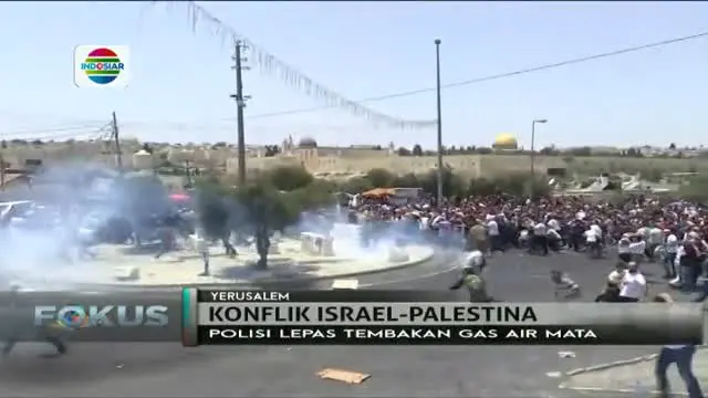 Bentrokan pecah setelah polisi Israel menembaki warga muslim Palestina usai melaksanakan ibadah salat Jumat.
