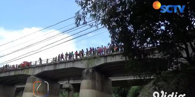 VIDEO: Jasad Pria Tanpa Busana Ditemukan di Bawah Jembatan Dusun Dadapan Ngawi