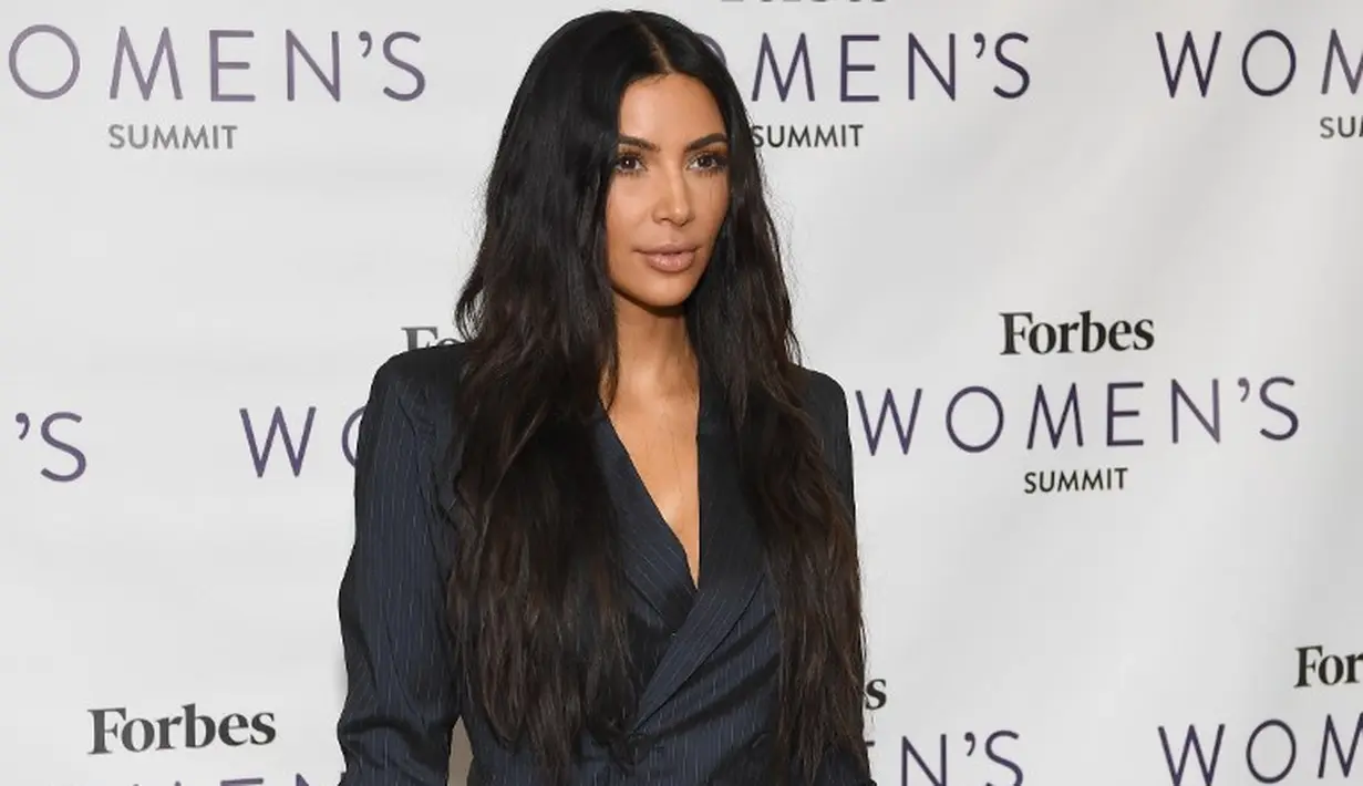 Foto jalan-jalan Kim Kardashian dan Chicago West sendiri diambil pada 1 Februari 2018 lalu. (Angela Weiss AFP)