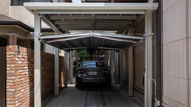 Inspirasi Carport Rumah di Gang Sempit dengan Baja Ringan