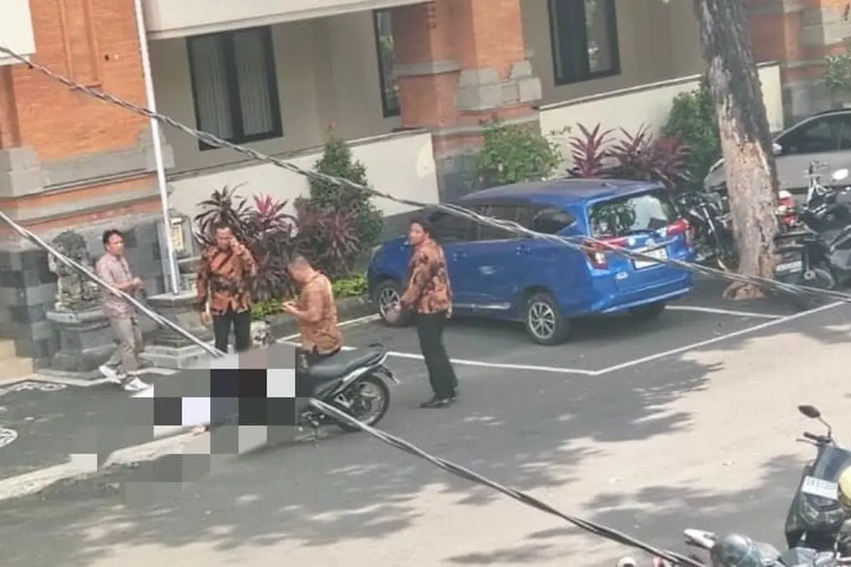 Mahasiswa Unud jatuh dari lantai dua