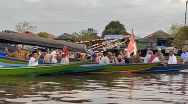 Tradisi Mengarak Jemaah Haji dengan Perahu