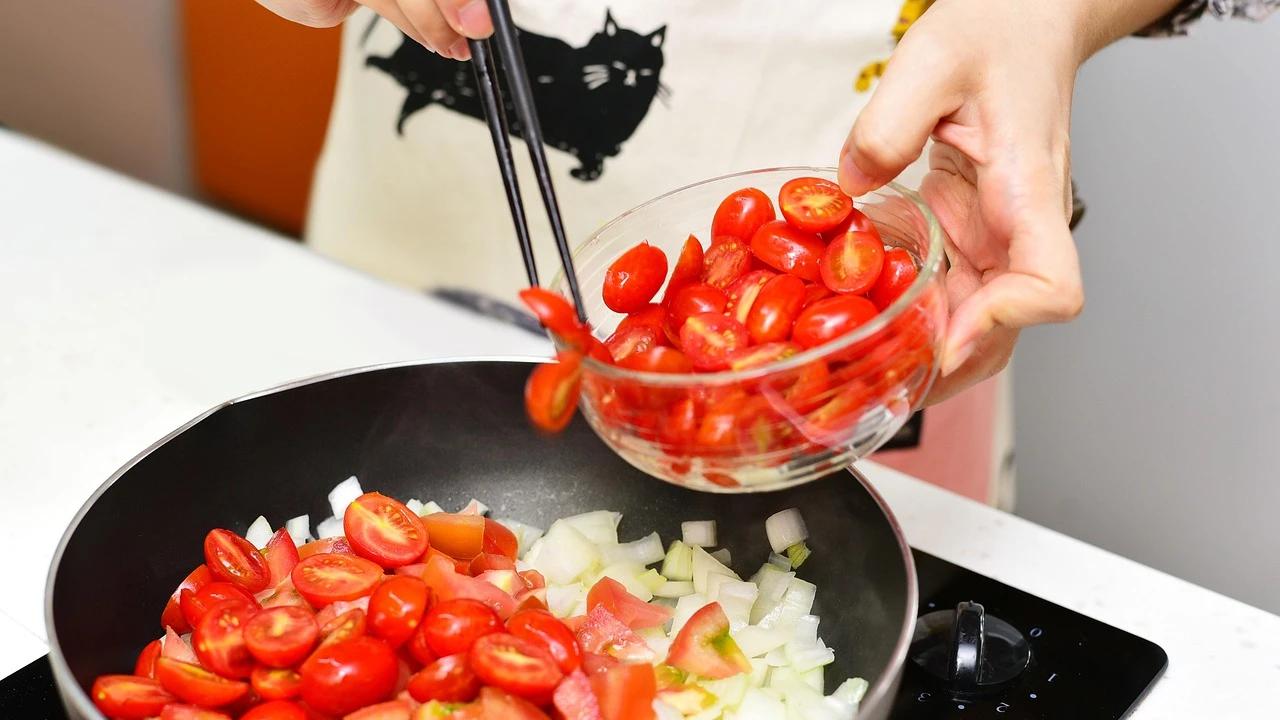 Mau Hidup Sehat tapi Praktis, Coba 8 Resep Sayur Tumis Tanpa Minyak Ini!